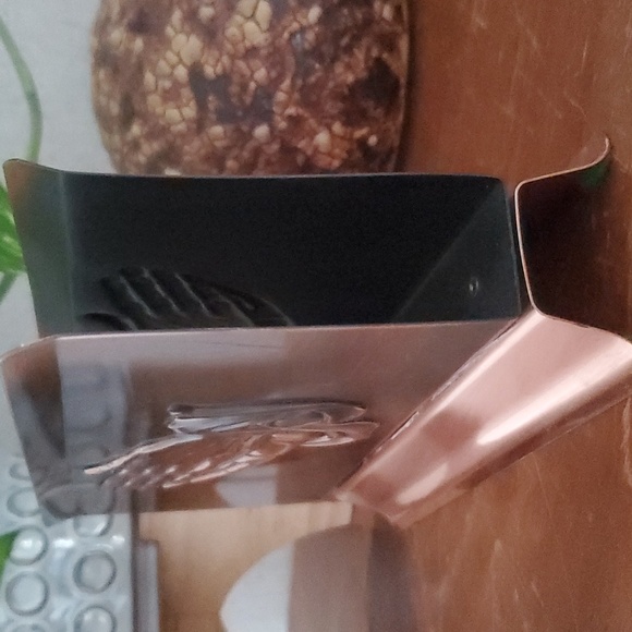 Vintage Coppercraft Guild Embossed Praying Hands Napkin Holder or Letter Holder - Picture 2 of 4